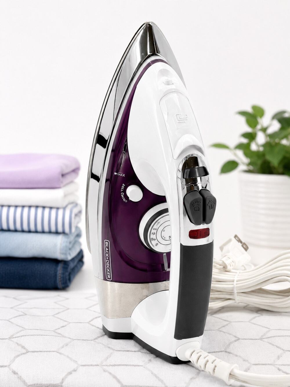 Black+Decker IR1350S Steam Iron Auto Clean Stainless Soleplate Tested EUC